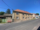 Prodej RD v obci Pochvalov, se stodolou a garážemi k rekonstrukci, stavební povolení na přestavbu na BJ, cena 4000000 CZK / objekt, nabízí