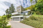 Nadčasová vila Nellis 452 m2 s výhledem do údolí Berounky a pozemkem 948 m2 v Černošicích, cena 49999000 CZK / objekt, nabízí