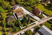 Rodinný dům se dvěma bytovými jednotkami, bazénem a pozemkem o velikosti 1 306 m2 Horní Jirčany, cena 18498000 CZK / objekt, nabízí 