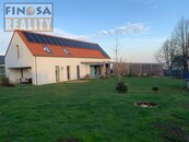 Nájem hezkého, částečně zařízeného domu 5+kk v obci Zichovec, okr. Kladno, cena 1 CZK / objekt / měsíc, nabízí 