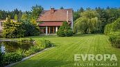 Rodinný dům v obci Družec 219 m2 s pozemkem 2048 m2, cena 12900000 CZK / objekt, nabízí 