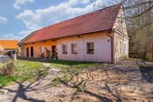 Prodej rodinného domu 2+kk se zahradou po částečné rekonstrukci, cena 2990000 CZK / objekt, nabízí 