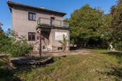 Rodinný dům s potenciálem, pozemek 1 207 m2 a tři garáže | Vyžlovka , cena 9500000 CZK / objekt, nabízí 