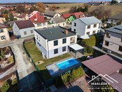 ZÁSMUKY U KOLÍNA RD s bazénem a pergolou, cena 8500000 CZK / objekt, nabízí 