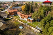 Prodej venkovské usedlosti se třemi domy a velkou zahradou v Rynholci na Křivoklátsku, Středočeský kraj, cena cena v RK, nabízí 