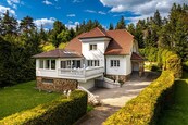 Rodinný dům 6+1, 293 m2, na pozemku 1720 m2 a sousední pozemek 1 655 m2, cena 22000000 CZK / objekt, nabízí 