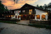Prodej výjimečné historické stavby 1 150 m2 s pozemkem 2 217 m2 u rybníka Jivák - 36 minut od Prahy, cena 25000000 CZK / objekt, nabízí 