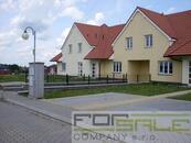 Prodej řadového domu s pozemkem 2 536m2, Osnice, cena cena v RK, nabízí