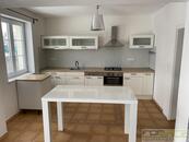 Pronájem RD 4+kk, 205m2, u Průhonického parku, Osnice, cena 58000 CZK / objekt / měsíc, nabízí 