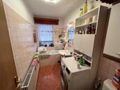 Pronájem samostatného rodinného domu 6+1 s bazénem a saunou možnost dvougeneračního bydlení., cena 35000 CZK / objekt / měsíc, nabízí 
