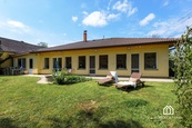 Prodej bungalovu 5+kk se soukromou zahradou, garáží a kanceláří, Sluhy u Prahy, cena 13990000 CZK / objekt, nabízí 